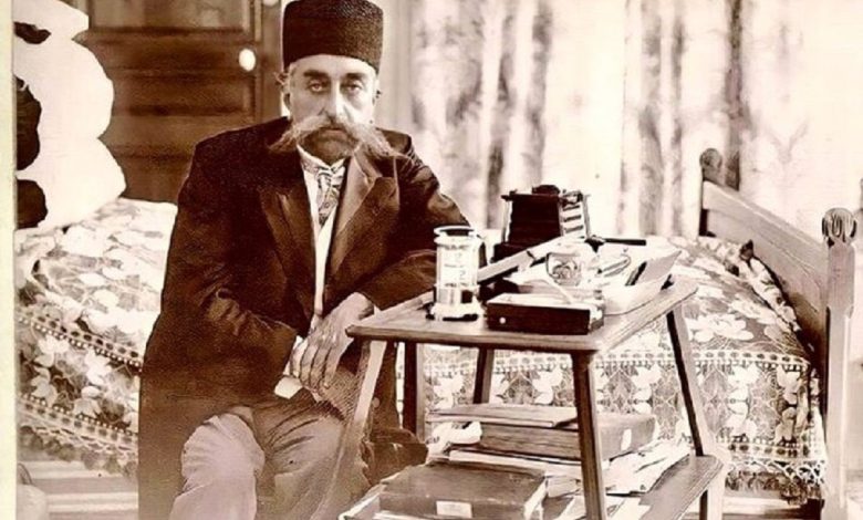 مظفرالدین‌شاه بازو در بازوی ملکه ایتالیا +عکس