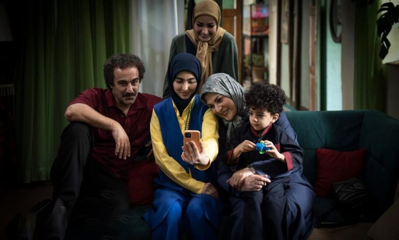 خانواده ای" معمولی " که هنوز دغدغه ی کنار هم بودن دارند