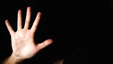 معلمی که به دانش آموزان تعرض کرده بود احضار شد