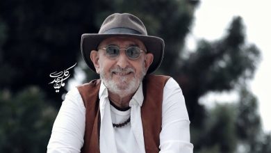 قابی عاشقانه؛ بوسه فرهاد آئیش بر دستان همسرش!