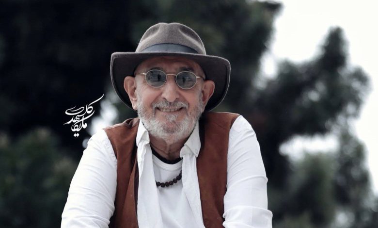 قابی عاشقانه؛ بوسه فرهاد آئیش بر دستان همسرش!