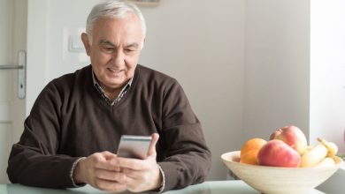 محققان: سالمندانی که از گوشی هوشمند استفاده می‌کنند کمتر دچار افت عملکرد ذهنی می‌شوند