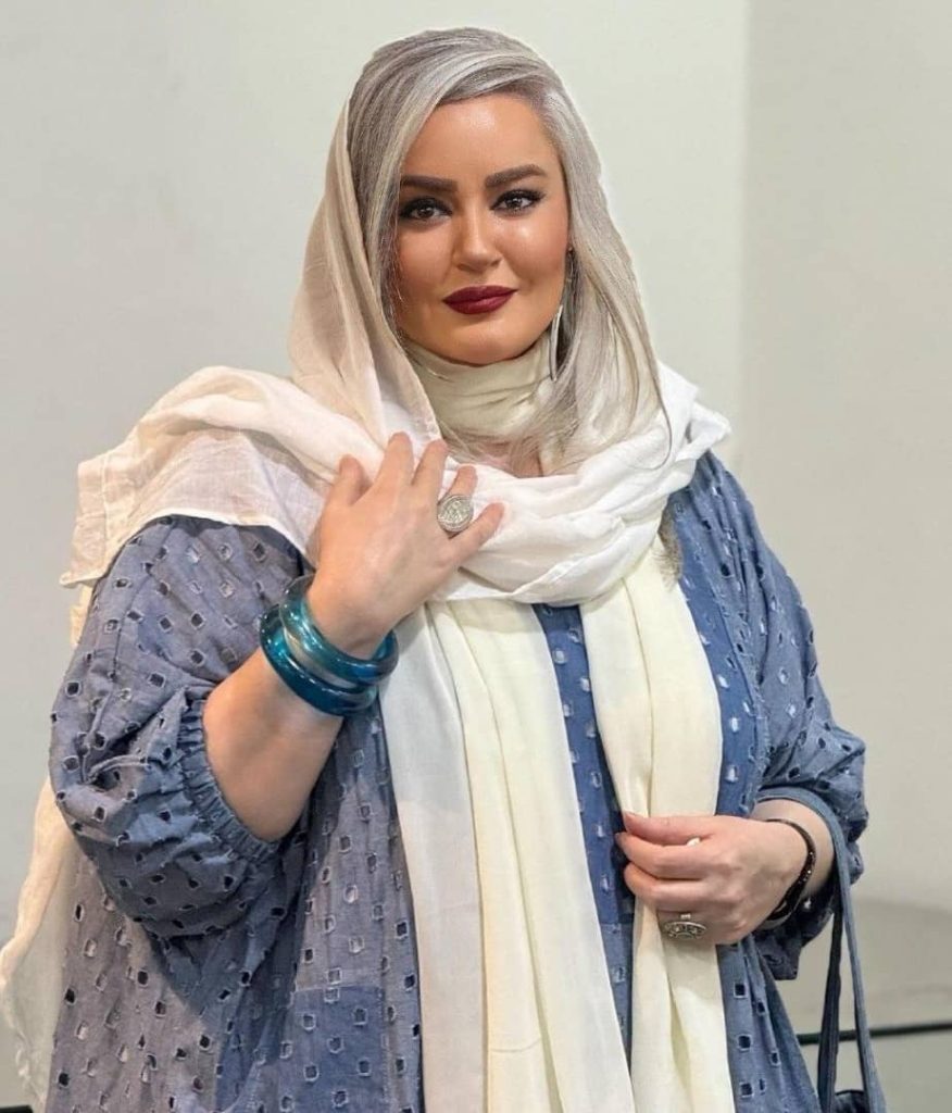 ژست‌های خاص نعیمه نظام‌دوست با چهره و رنگ مو جدید+تصویر