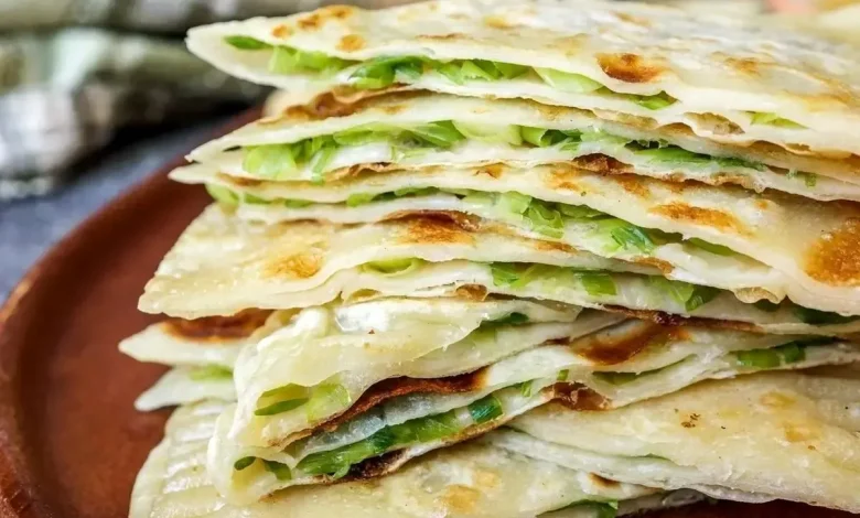 طرز تهیه کلانه کردستان؛ نان سنتی با سیر کوهی