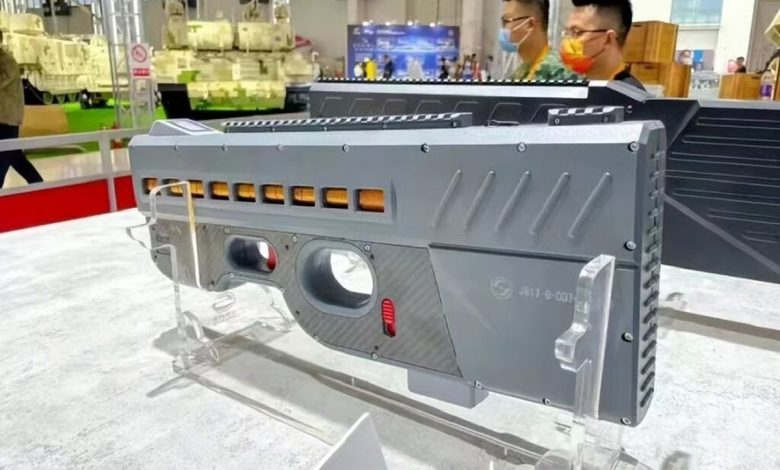 چین از سریع‌ترین اسلحه الکترومغناطیسی جهان رونمایی کرد