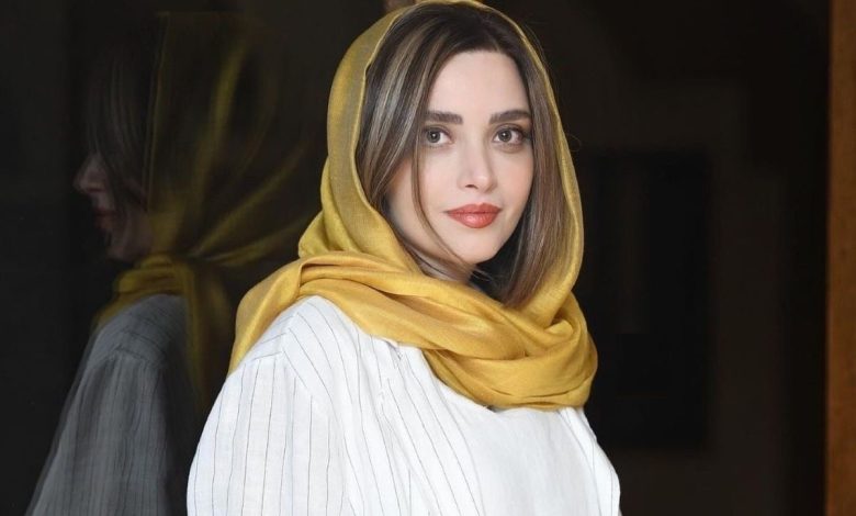 بهنوش طباطبایی بازیگر در تولد ۴۴ سالگی‌ همراه با پدر و مادر+عکس