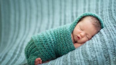 آیا می توان به نوزادان برای رفع تشنگی آب یا آب جوش داد؟