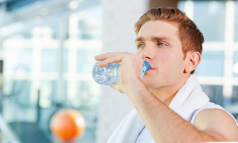 با نوشیدن آب در این ساعات سلامتی تان را حفظ کنید