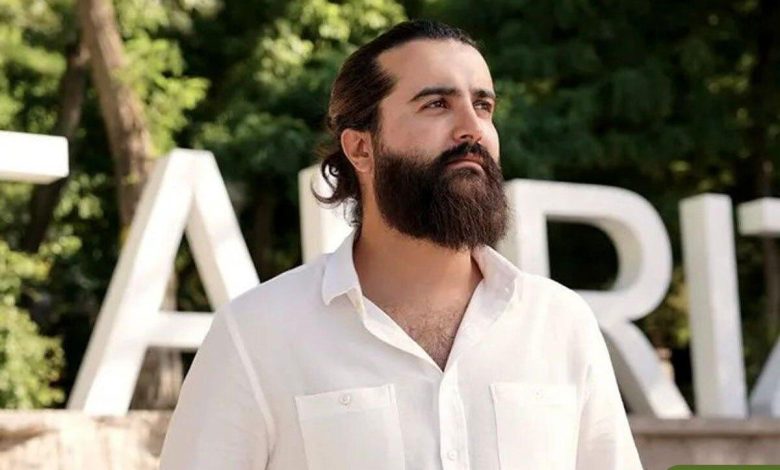 آواز خواندن مهدی دارابی در شرایط سخت پرواز +فیلم