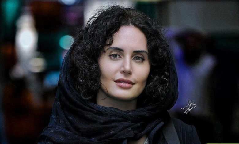 تیپ متفاوت الناز شاکردوست در یک کافه /تصویر