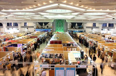 بنر نصب شده در نمایشگاه کتاب جلب‌توجه کرد