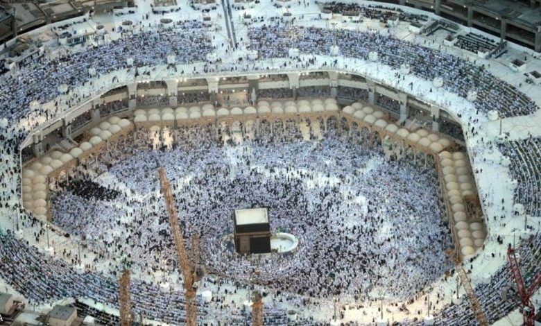 چرا هیچ شی یا موجود پرنده‌ای از بالای کعبه پرواز نمی‌کند؟