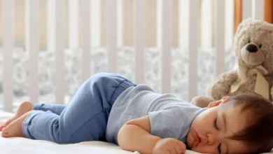 از چه سنی کودک باید در اتاق خود بخوابد؟