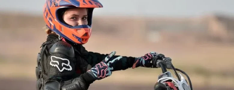 چرا موتورسواری بانوان جایز نیست؟