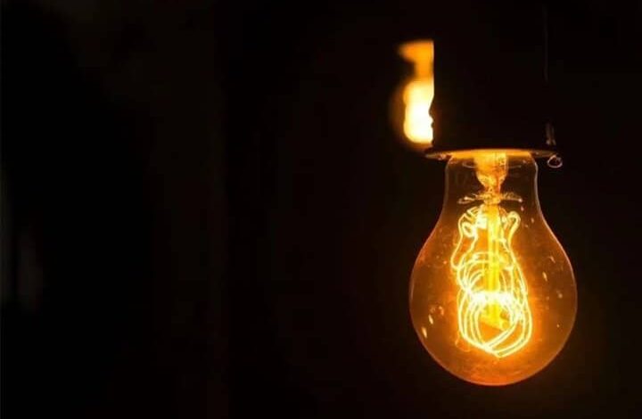 قطعی برق در مناطق مختلف ایران به ۴ ساعت در روز رسید!/گلایه های مردم از خاموشی های بی برنامه