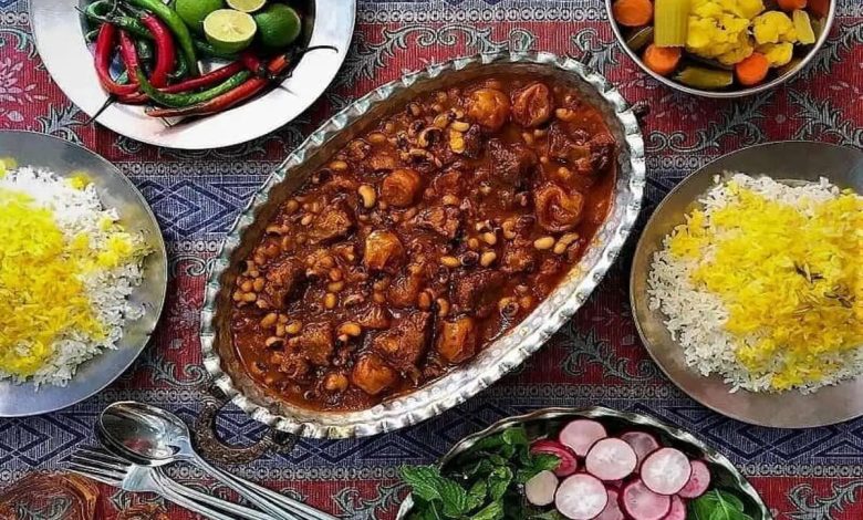 خورش ترشی گورما؛‌ غذای مجلسی اردبیلی‌ها
