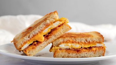 ساندویچ نیمرو پنیری؛ صبحانه لذیذ و مقوی