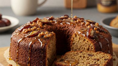 طرز تهیه کیک خرمای خانگی، یک شیرینی مقوی و خوشمزه!