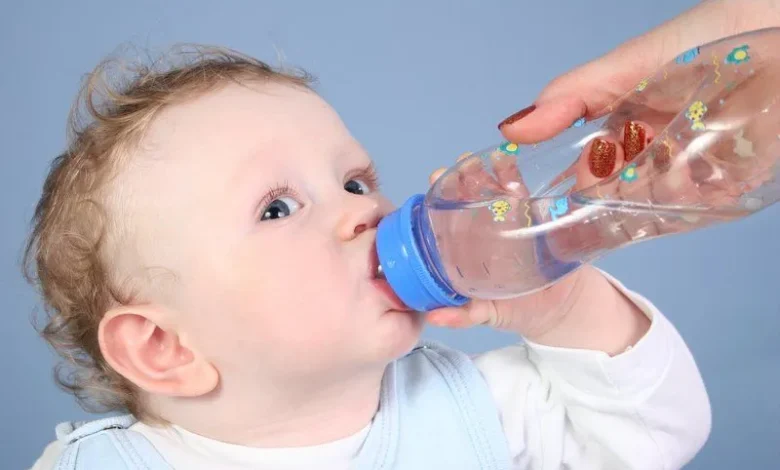 چرا جوشاندن آب برای نوزادان ضروری است؟