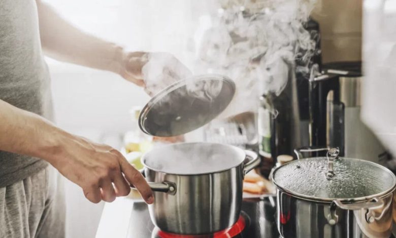 این غذاها را اگر دوبار گرم کنید سمی میشوند!