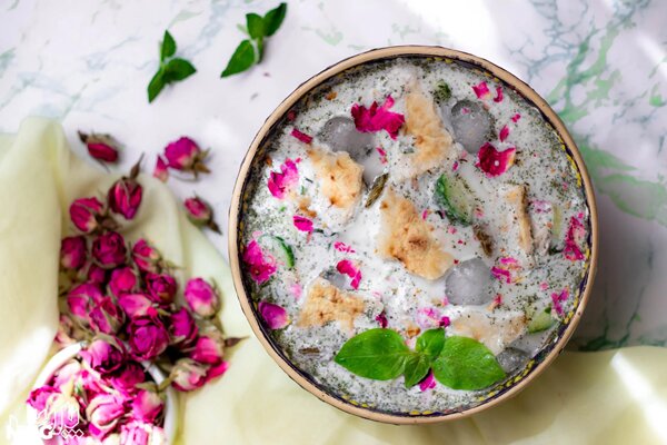 آب دوغ خیار؛ همراه خوش‌طعم و سالم روزهای گرم سال