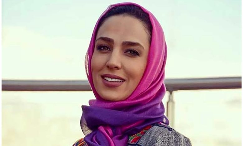 تیپ لاکچری سوگل طهماسبی با. دسته گل و گوشی اخرین مدلش+تصویر