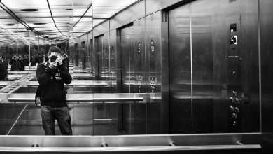 چرا آینه در آسانسور ضروری‌تر از دکمه طبقات است؟