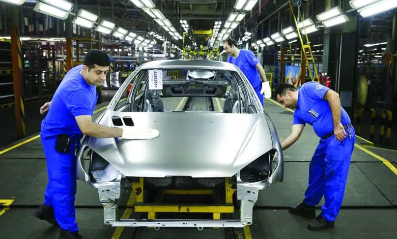 نبرد بر سر فرمان قیمت؛ خودروسازان خواهان خروج وزارت صمت از معادله بازار