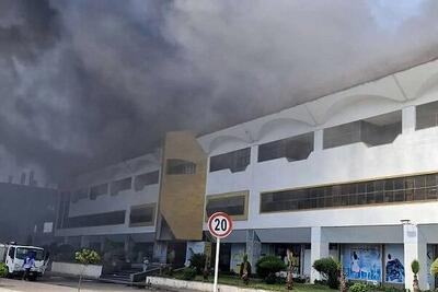 آتش در ونوس انزلی؛ نبرد نفس‌گیر آتش‌نشانان برای مهار حریق مهیب