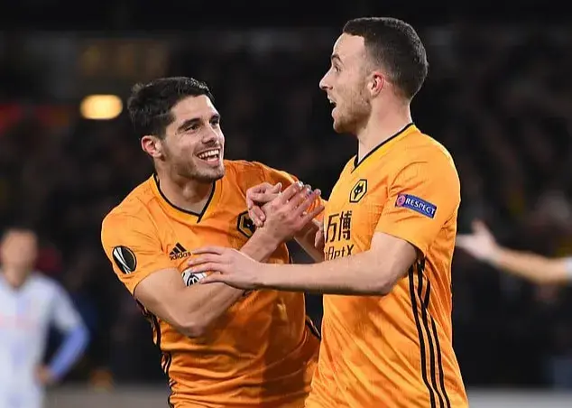 لحظات احساسی و سخت پدرو نتو در یادبود دیوگو ژوتا!عکس